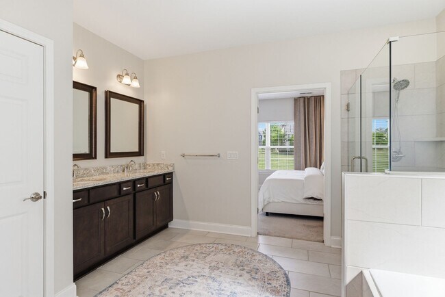 Building Photo - Luxury Executive Living in Sought-After Franklin Community