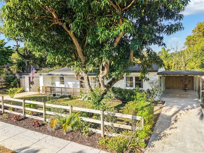 Building Photo - 1701 SW 12th Ave