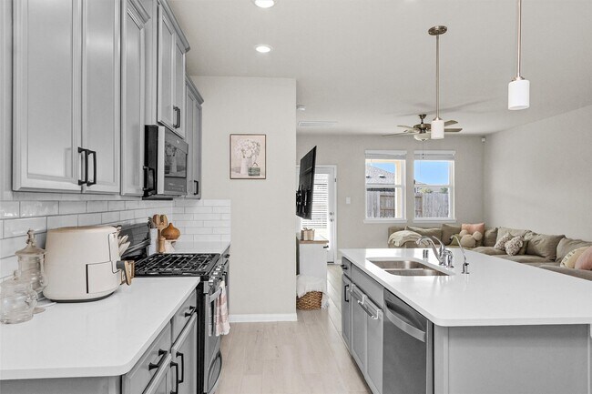 Building Photo - 18503 Sunrise Maple Dr