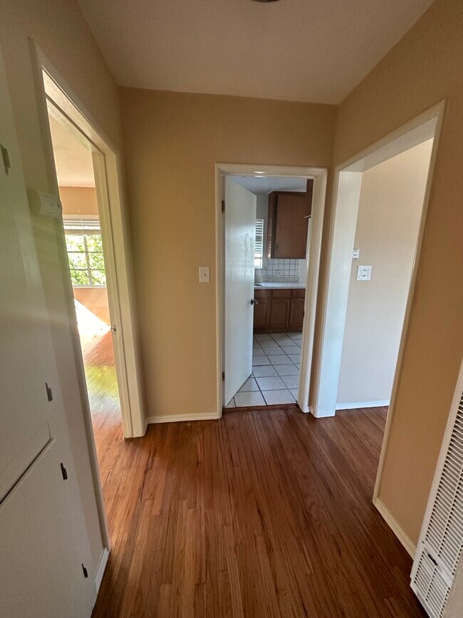 Building Photo - 7303 Woodley Ave