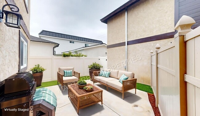 Building Photo - Charming 3-Bedroom, 2.5-Bathroom Home in D...