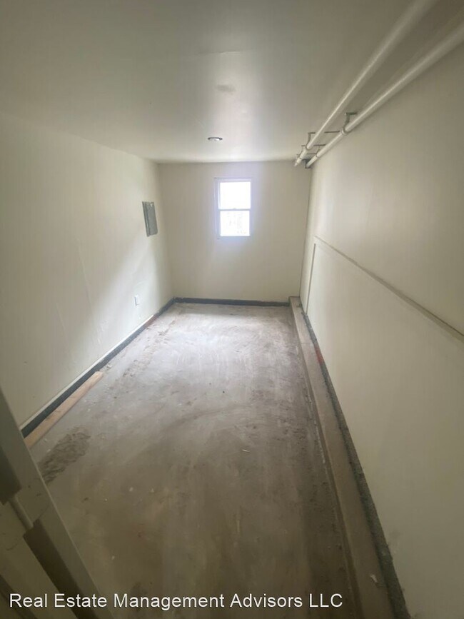 Building Photo - 3 br, 1 bath House - 7068 Clover Lane