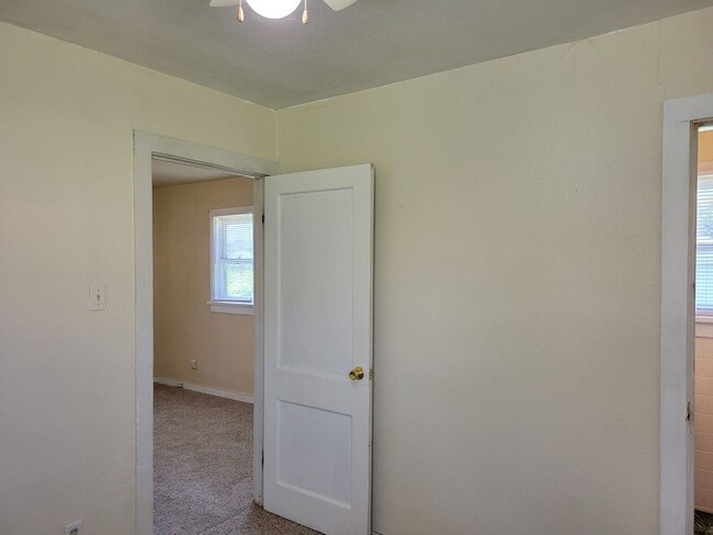 Building Photo - rw1421