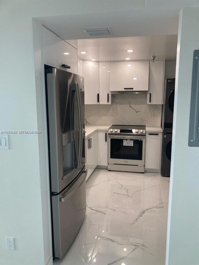 Building Photo - 290 174th St St