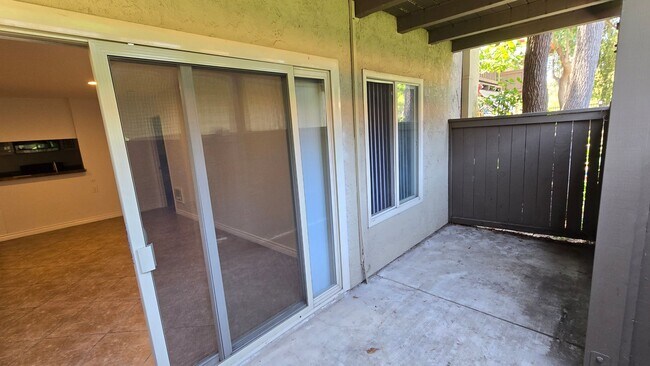 Building Photo - Santa Ana - 1 Bedroom 1 Bath Downstairs Co...