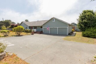Building Photo - Fully Furnished Studio Near Hammond Trail ...