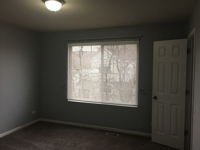 Building Photo - 1770 Middlebury Dr