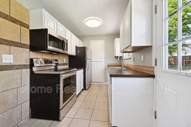 Building Photo - 10444 Hoyt Ct