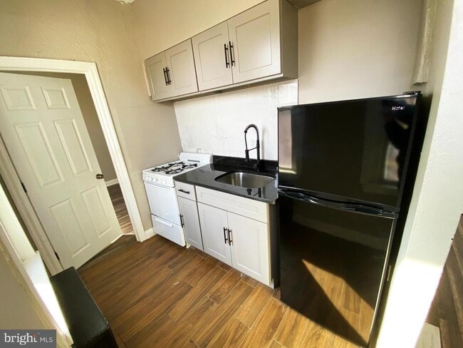 Building Photo - 2930 Frankford Ave