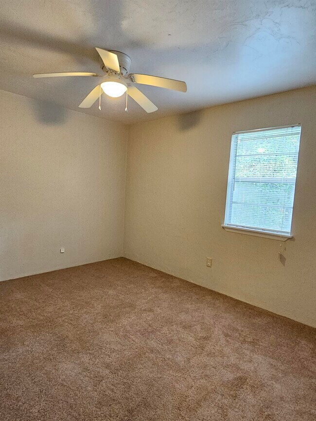 Building Photo - 2985 Woodrich Dr