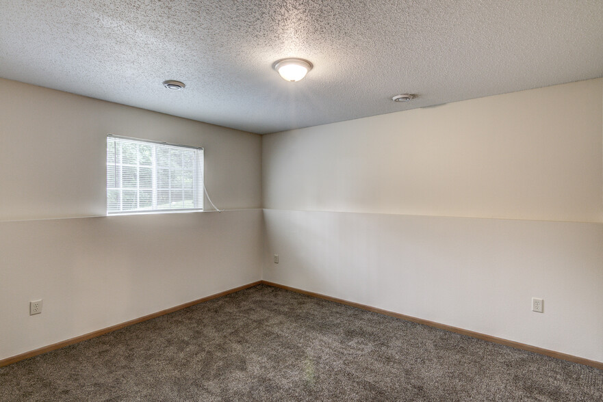 Building Photo - 15770 52nd Ave