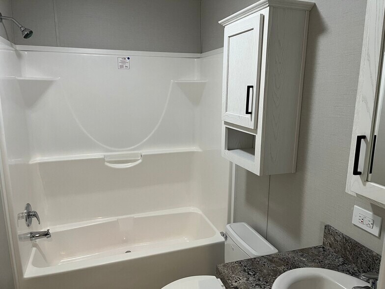 Building Photo - 6610 Lear Nagle Rd