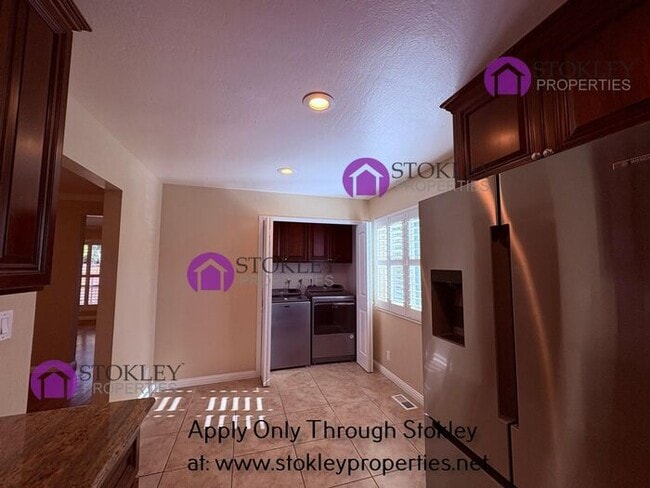 Building Photo - 323 Thistle Cir