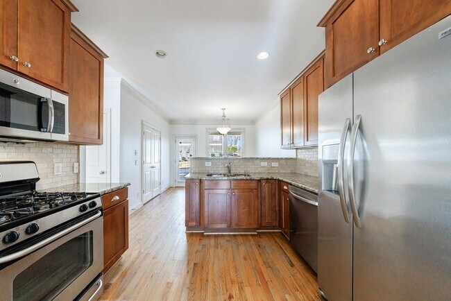Building Photo - 970 Samples Ln NW