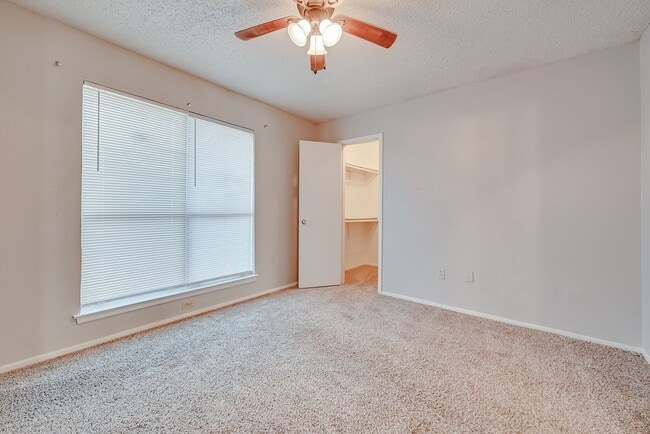 Building Photo - 614 Lillard Rd