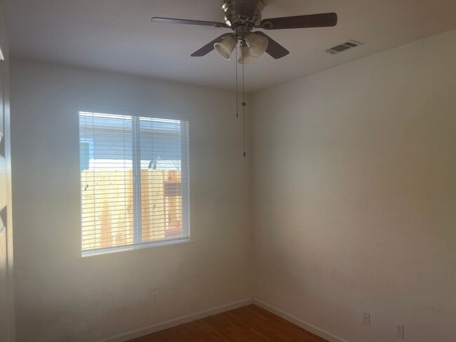 Building Photo - Ideal 4br/2ba single story with chefs kitchen