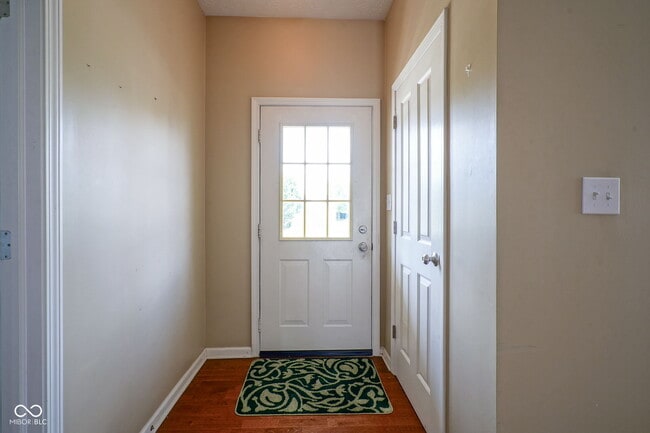Building Photo - 952 Helston Ave