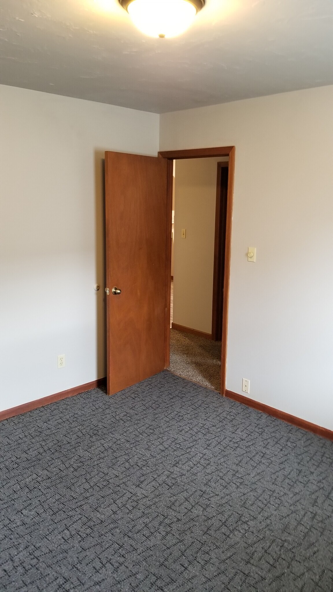 Building Photo - 121 S Front St