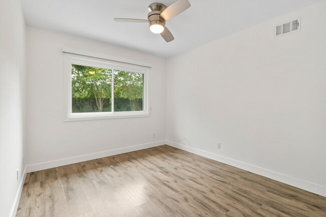 Building Photo - 135 N Barnwell St