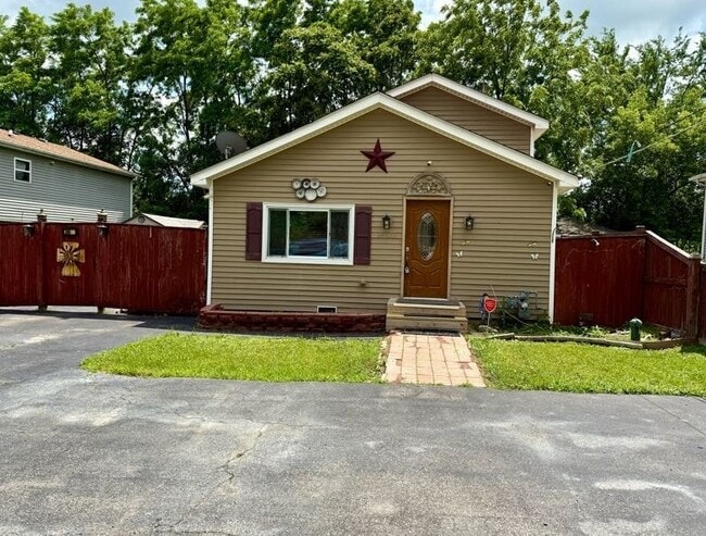 Primary Photo - 24633 W Passavant Ave