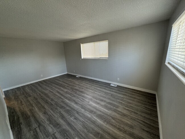 Building Photo - 2590 Robin Rd