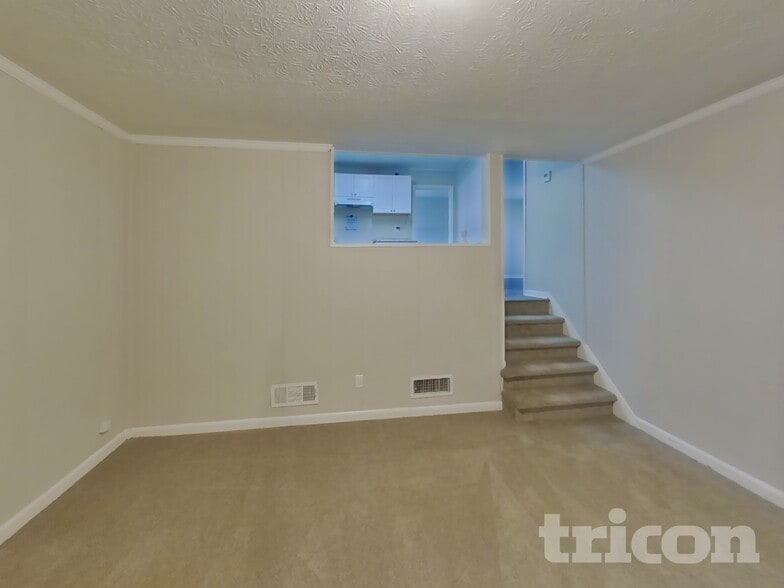 Building Photo - 30 Carriage Cir