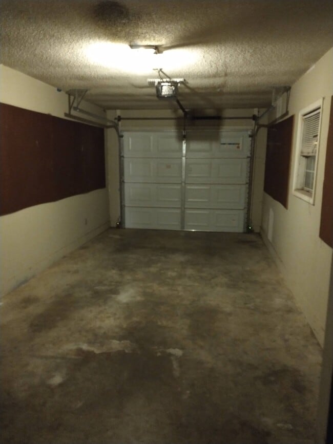 Building Photo - 500 S Woodburn Dr
