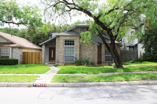 Building Photo - 3-BEDROOM IN CASTLE HILLS FOREST