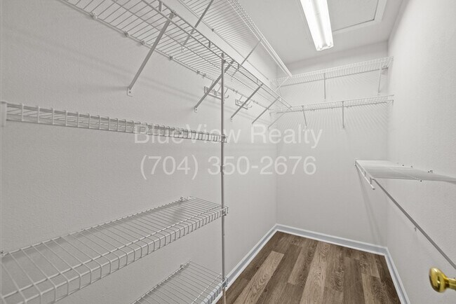 Building Photo - Beautiful Ranch House with 3 bed 2 bath ( Ballantyne area )