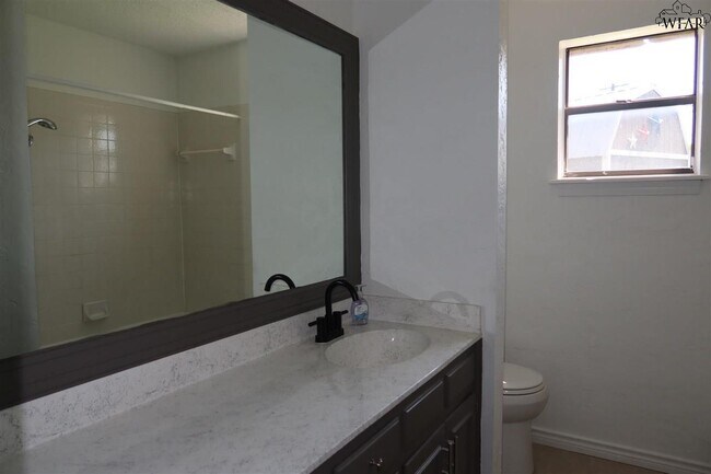Building Photo - 5030 Edgecliff Dr