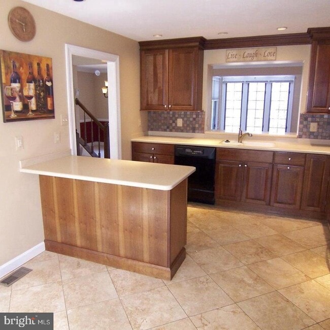 Primary Photo - 218 Temple Dr