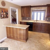 Building Photo - 218 Temple Dr