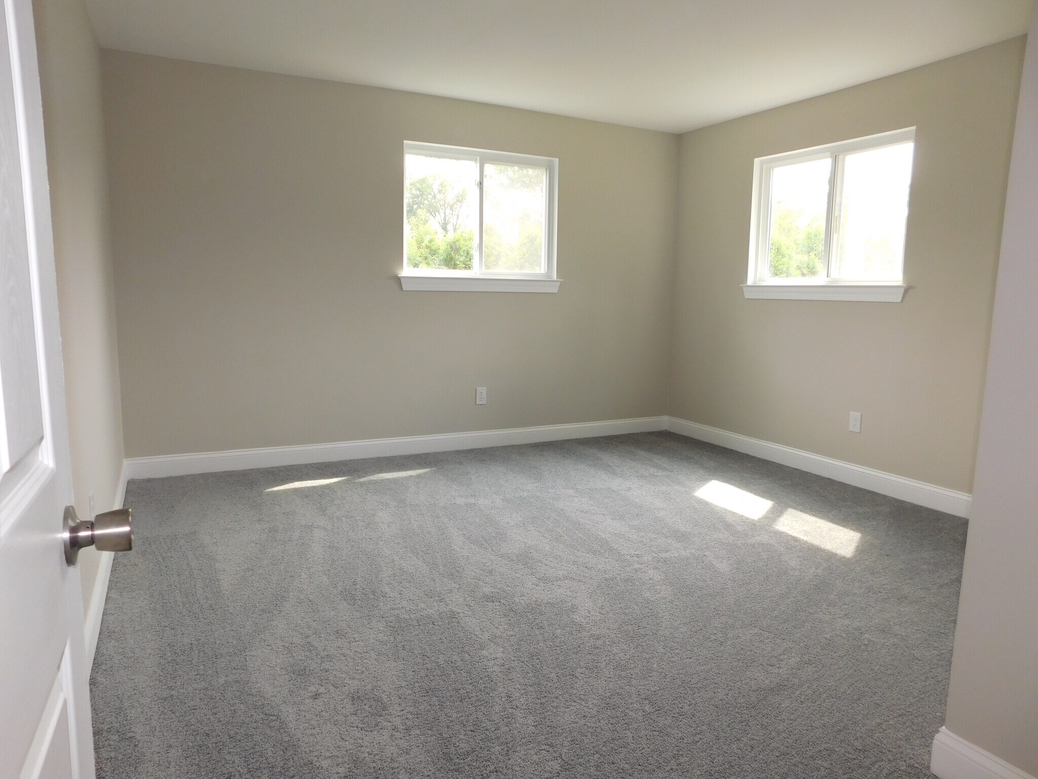 Bedroom 1 - 320 Kalmia St