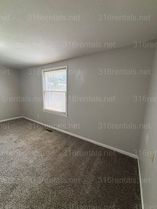 Building Photo - Two bed one bath available now!