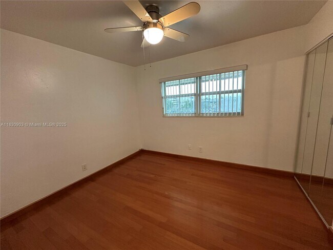 Building Photo - 6707 N Kendall Dr
