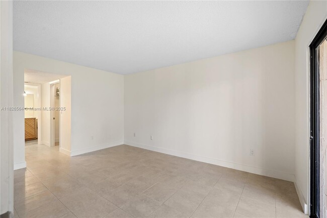 Building Photo - 1160 Washington Cir