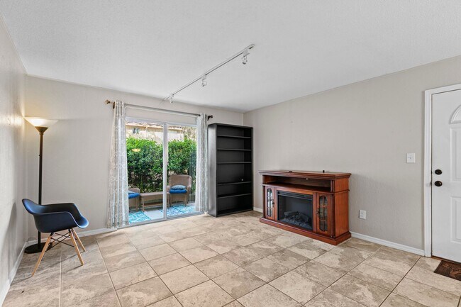 Building Photo - C0507-133 Hawthorne Reserve