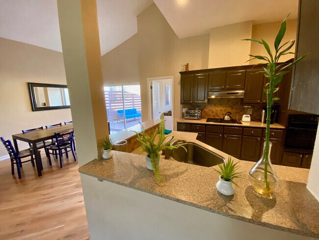 Building Photo - 14811 Great Willow Dr