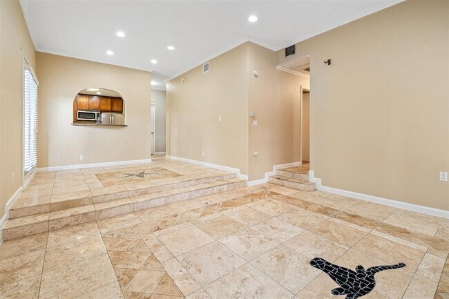Building Photo - 505 Bellevue Pl
