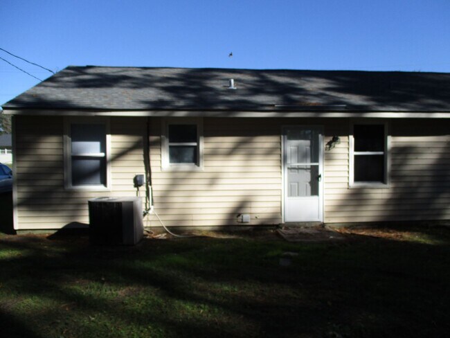 Building Photo - Charming two bedroom one bath duplex that is centrally located! Just minutes from area bases, sho...