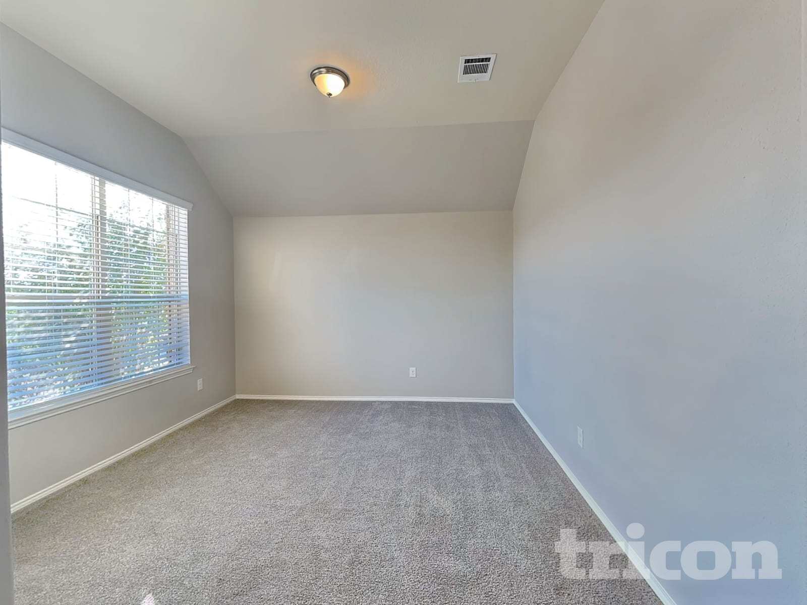 Building Photo - 936 Deer Valley Dr