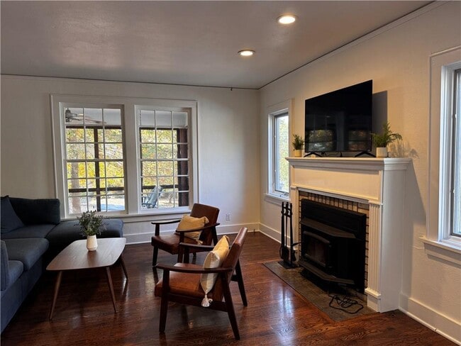 Building Photo - 610 N Olive Ave