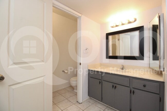 Building Photo - 5258 S Deborah Dr