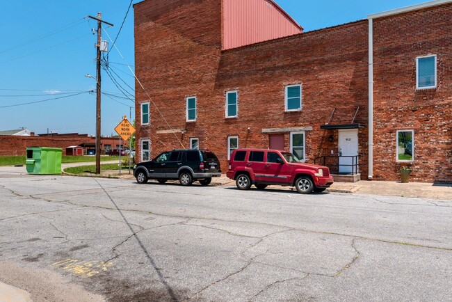 Building Photo - 2 bed/2 bath unit in Downtown Augusta, with washer & dryer!