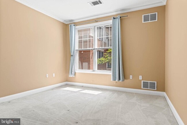 Building Photo - 200 W Elm St