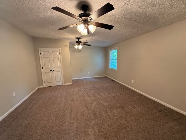 Building Photo - Tranquil 3 Bed 2 Bath Home in Raeford