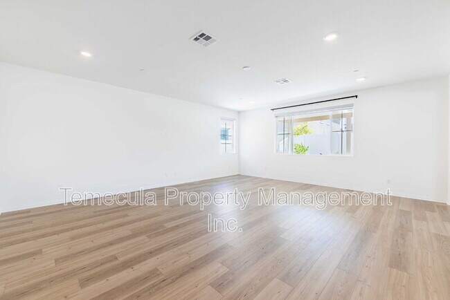 Building Photo - 1816 Tapaderos St