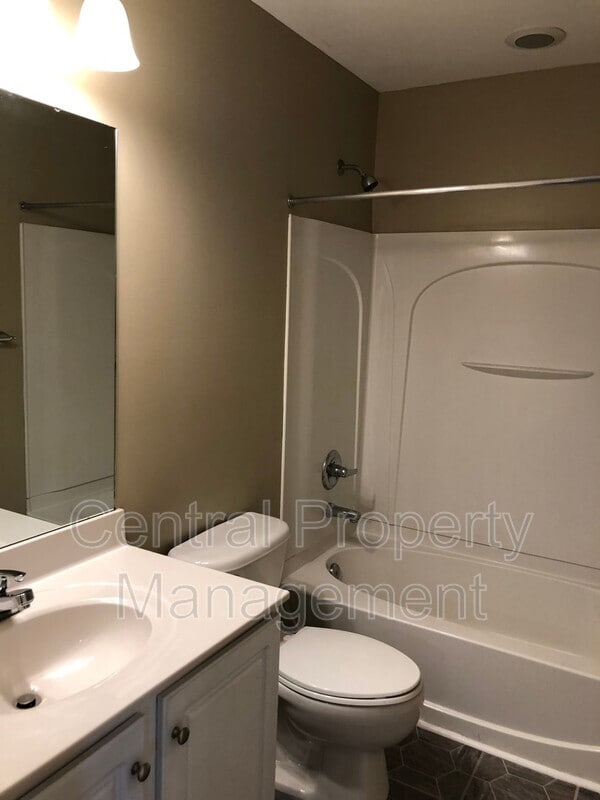 Building Photo - 547 Clairidge Dr