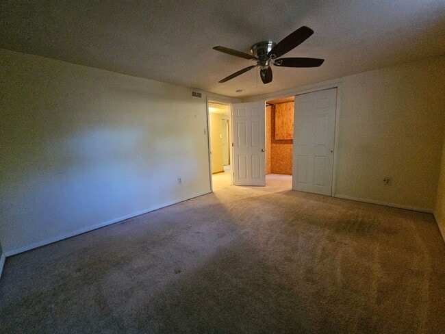 Building Photo - Spacious SE Denver Ranch - Virginia Villag...