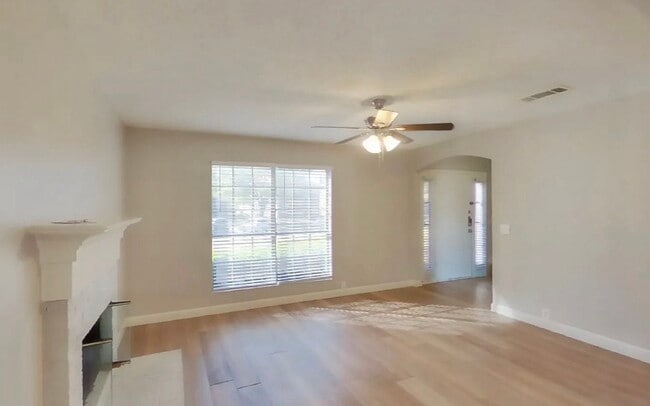 Building Photo - Modern 3-Bedroom Sanctuary in a Sought-After Location